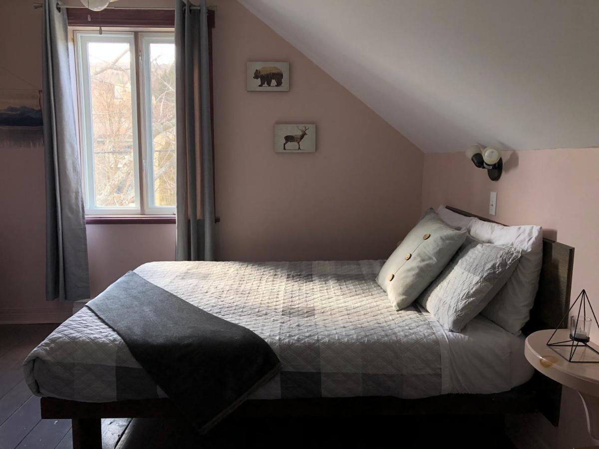 Bed and Breakfast Les Pinsons Des Rives Ла-Мальбе Экстерьер фото