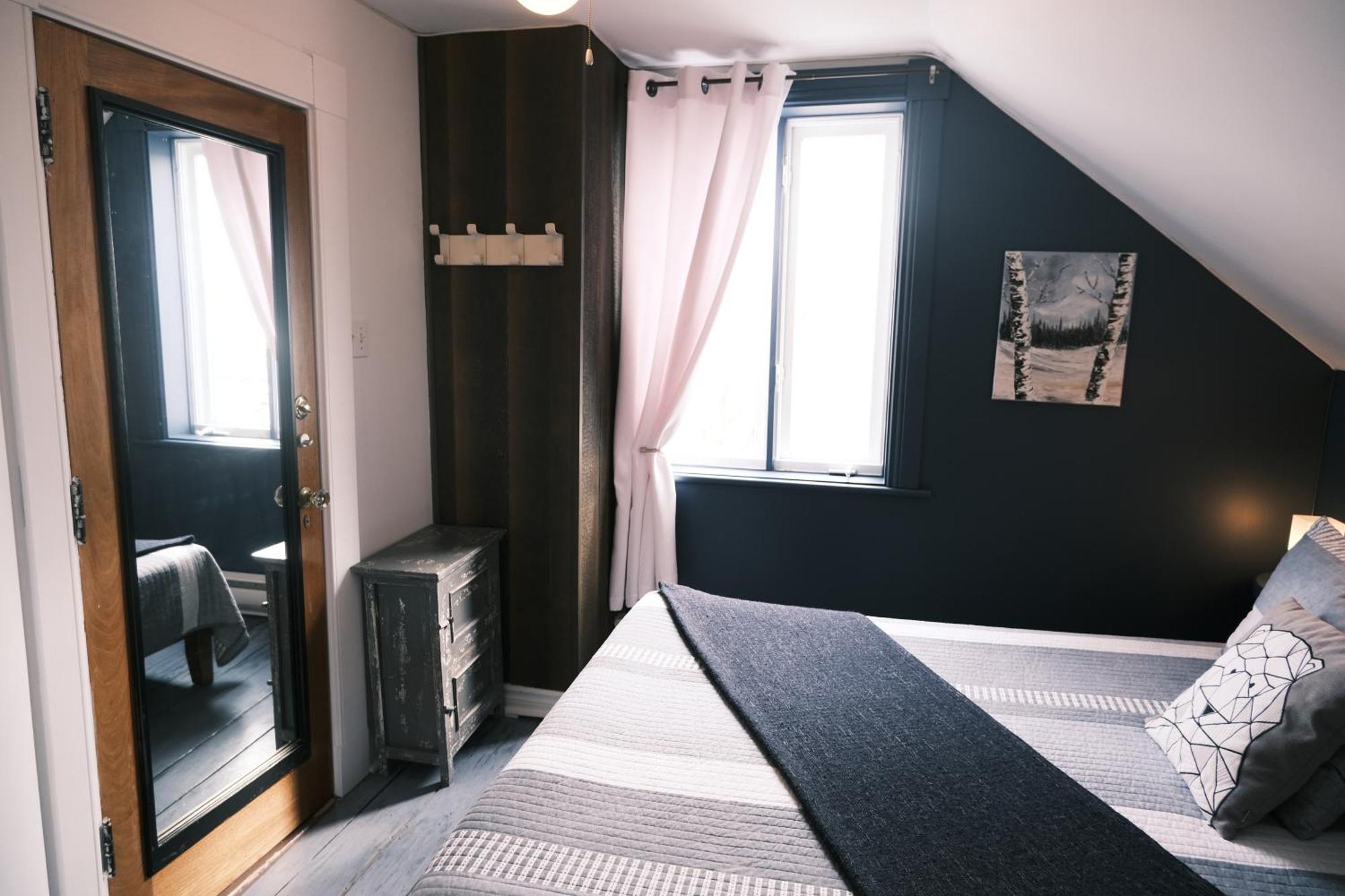 Bed and Breakfast Les Pinsons Des Rives Ла-Мальбе Номер фото