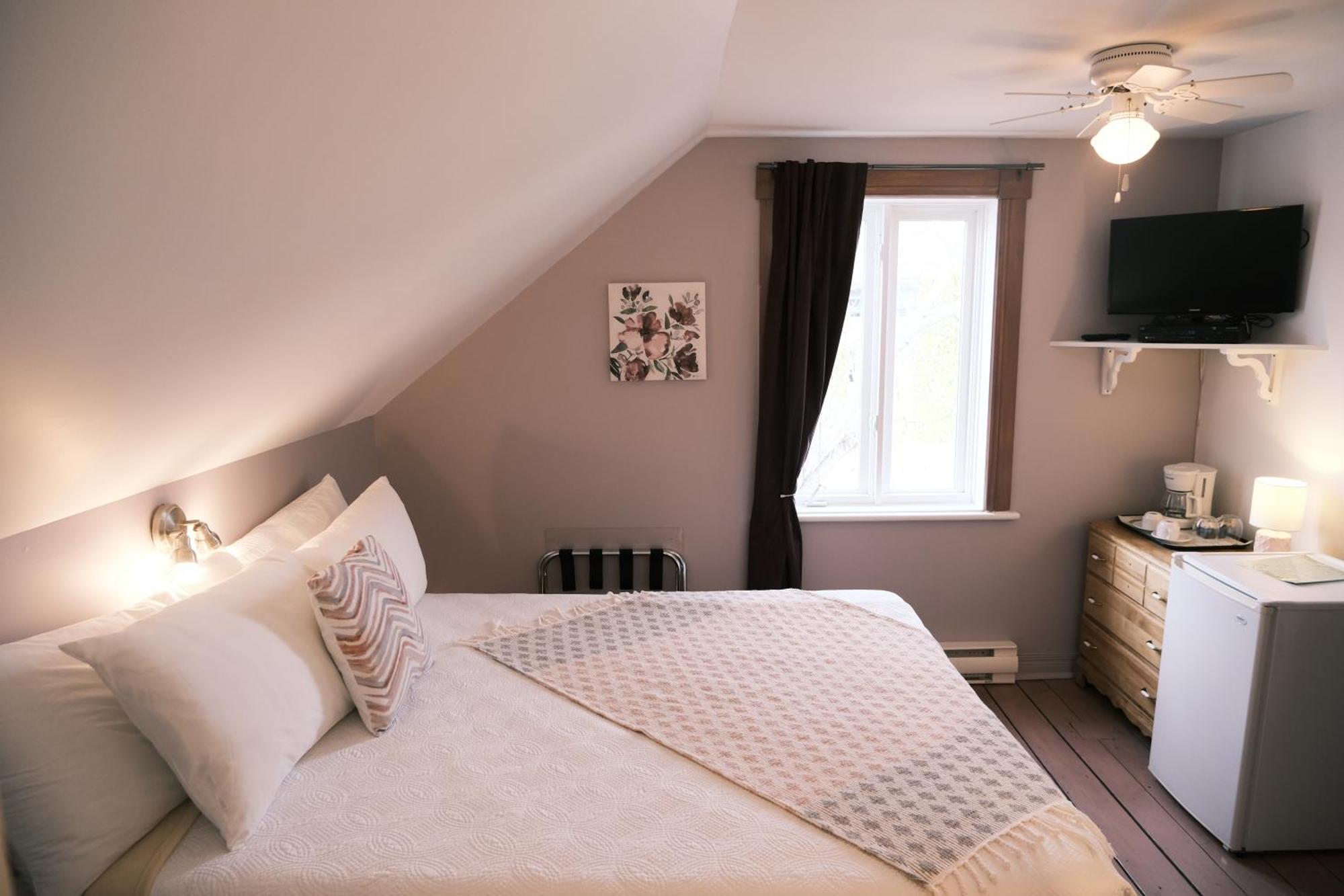 Bed and Breakfast Les Pinsons Des Rives Ла-Мальбе Номер фото