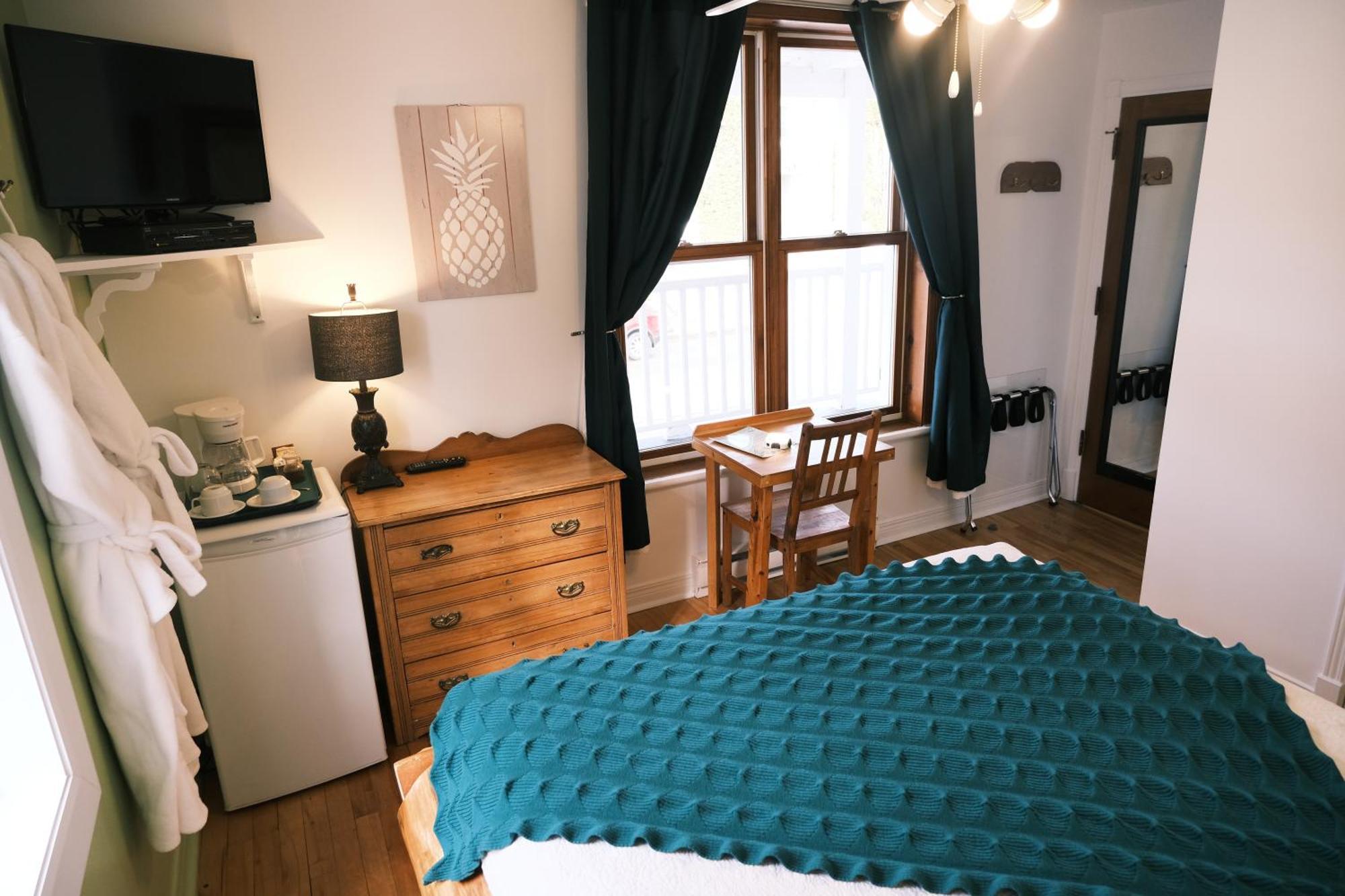 Bed and Breakfast Les Pinsons Des Rives Ла-Мальбе Номер фото